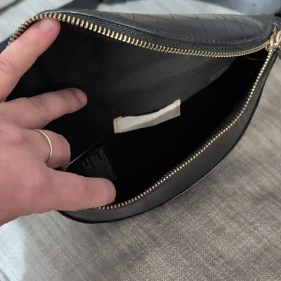 H&M Black Faux Leather Crocodile Fanny Pack Adjustable Strap - Picture 5 of 7